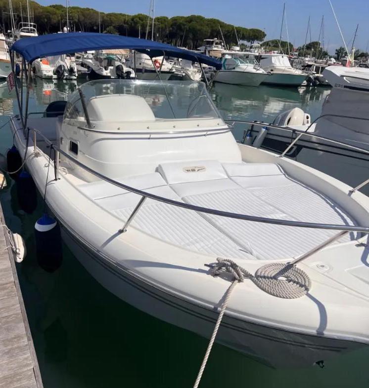 White Shark 268 + 2x200 Yamaha tutto 2008<br><a href=dettaglio.aspx?Id=343 >VAI ALLA SCHEDA</a>